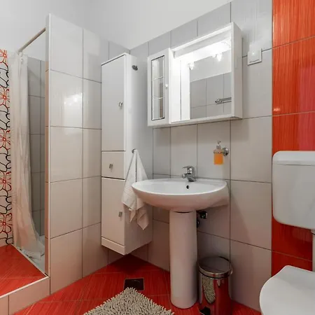 Apartman Family-friendly With Swimming Pool - Krk - 19432 Baska (Krk)
