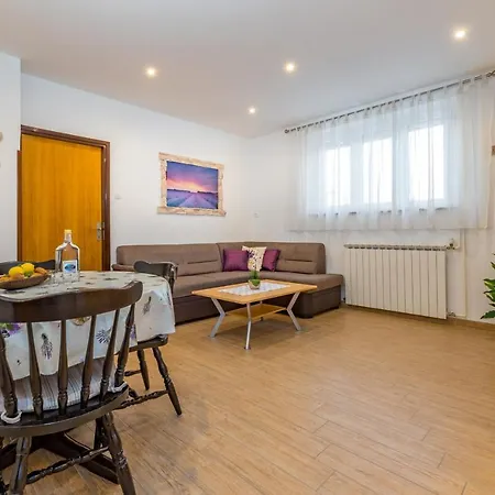 Family-friendly With Swimming Pool - Krk - 19432 Baska (Krk)